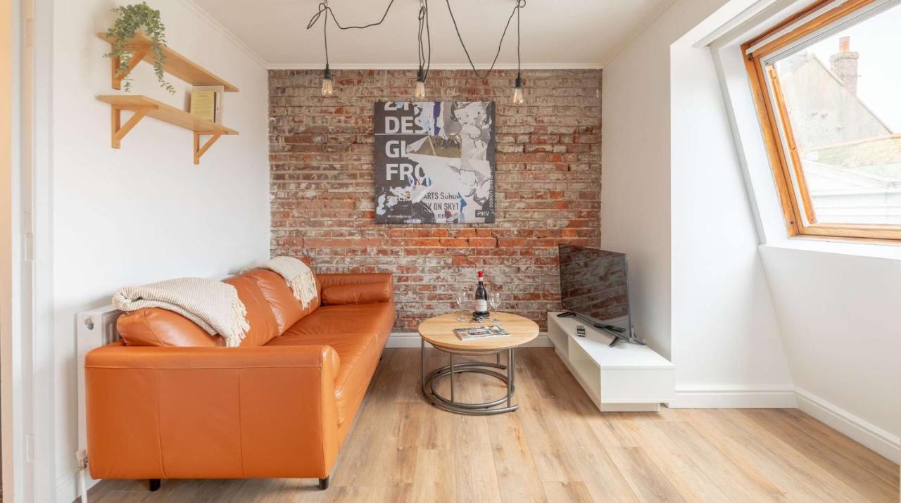 One Bed Top Floor, Brand New, Central Old Town Hastings Dış mekan fotoğraf