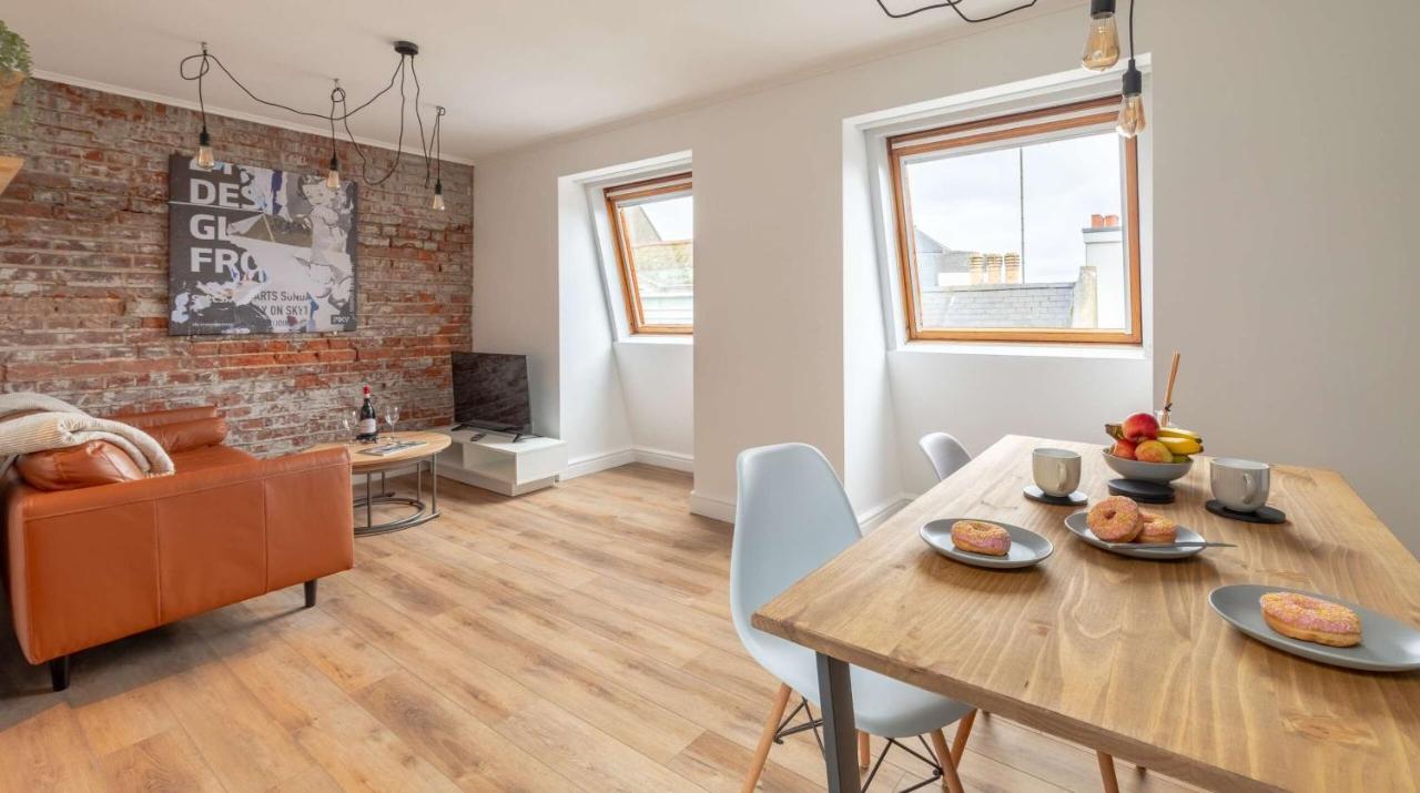 One Bed Top Floor, Brand New, Central Old Town Hastings Dış mekan fotoğraf